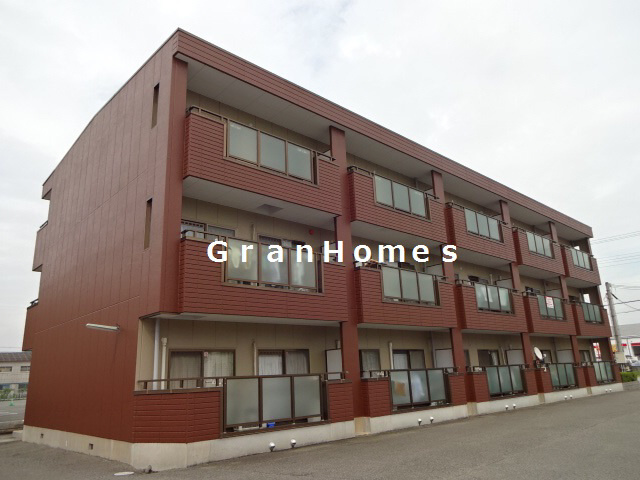 三木市加佐の賃貸マンションの外観
