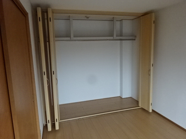 三木市加佐の賃貸マンションの収納