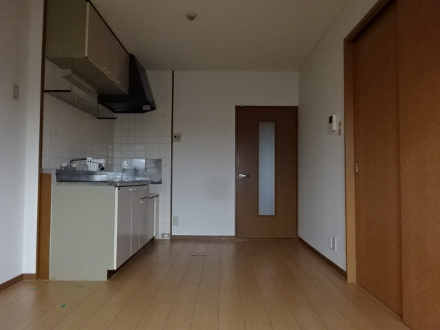 三木市加佐の賃貸マンションの居間・リビング