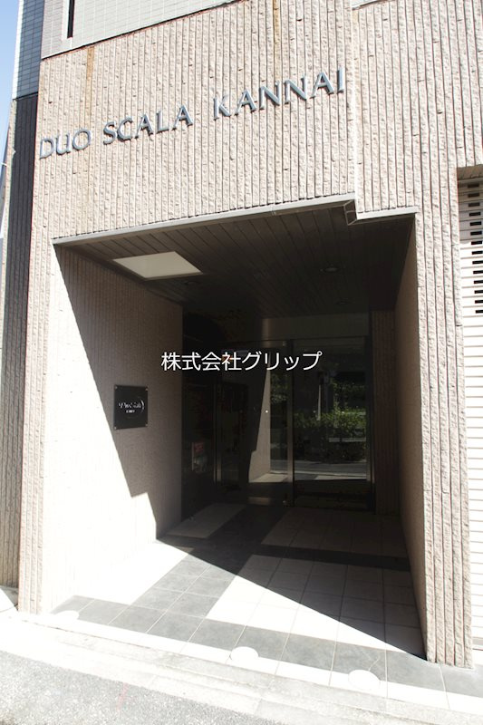 デュオ・スカーラ関内のエントランス