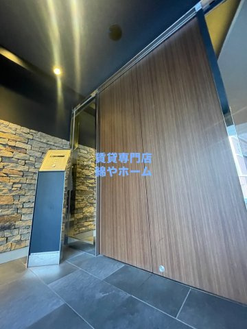 ラシュレエグゼ難波南のエントランス|建物の内部です