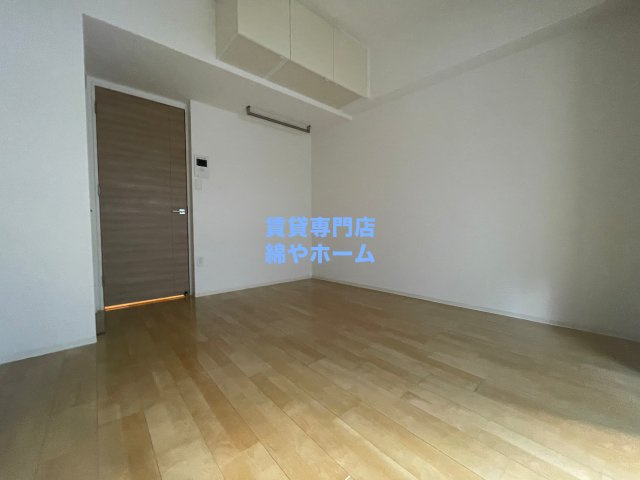 ラシュレエグゼ難波南の寝室|広くて明るい寝室