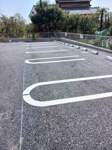 プラシードの駐車場