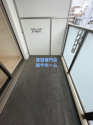 ラシュレエグゼ難波西のバルコニー