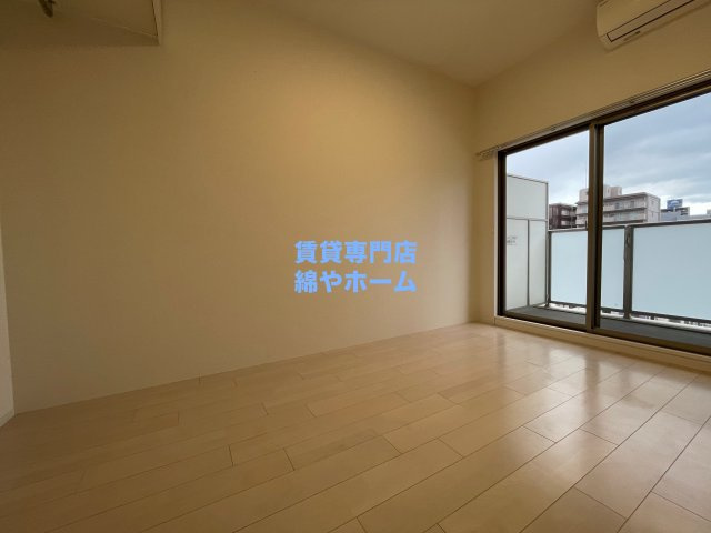 ラシュレエグゼ難波西の洋室