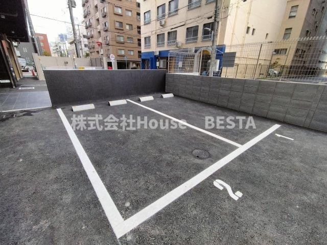 アドバンス神戸ラシュレの駐車場