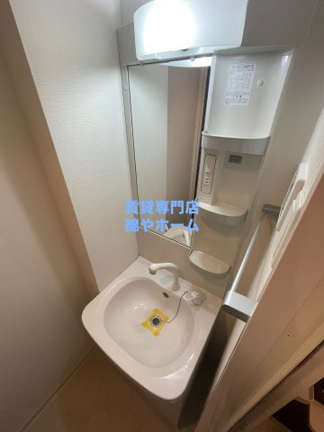 Luxe難波西Iの独立洗面台|朝の支度にも助かる、独立の洗髪洗面化粧台