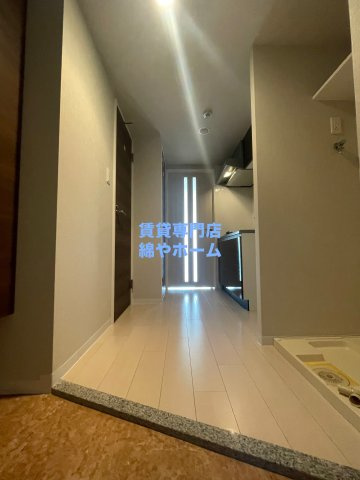 Luxe難波西Iの玄関|収納もある玄関です