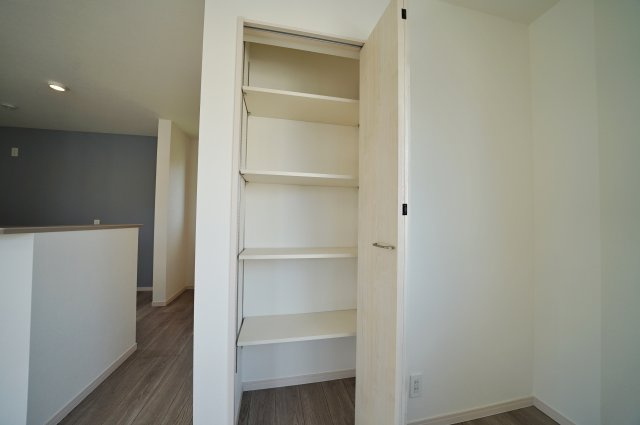 【横浜市旭区鶴ケ峰1丁目39-1新築戸建て】★仲介手数料無料★（鶴ケ峰小学校・西谷中学校）の収納