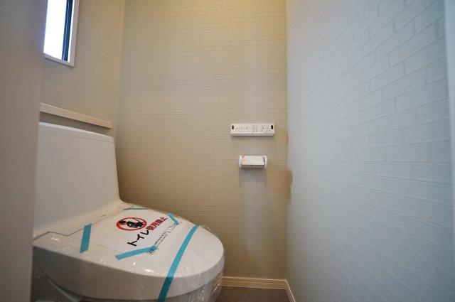 【横浜市旭区鶴ケ峰1丁目39-1新築戸建て】★仲介手数料無料★（鶴ケ峰小学校・西谷中学校）のトイレ