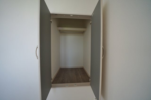 【横浜市旭区鶴ケ峰1丁目39-1新築戸建て】★仲介手数料無料★（鶴ケ峰小学校・西谷中学校）の玄関