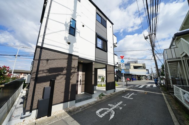 【横浜市旭区鶴ケ峰1丁目39-1新築戸建て】★仲介手数料無料★（鶴ケ峰小学校・西谷中学校）の前面道路含む現地写真