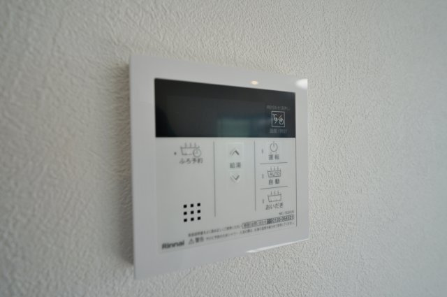 【横浜市旭区鶴ケ峰1丁目39-1新築戸建て】★仲介手数料無料★（鶴ケ峰小学校・西谷中学校）の発電・温水設備