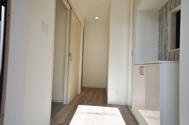 【横浜市旭区鶴ケ峰1丁目39-1新築戸建て】★仲介手数料無料★（鶴ケ峰小学校・西谷中学校）の玄関