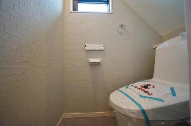 【横浜市旭区鶴ケ峰1丁目39-1新築戸建て】★仲介手数料無料★（鶴ケ峰小学校・西谷中学校）のトイレ