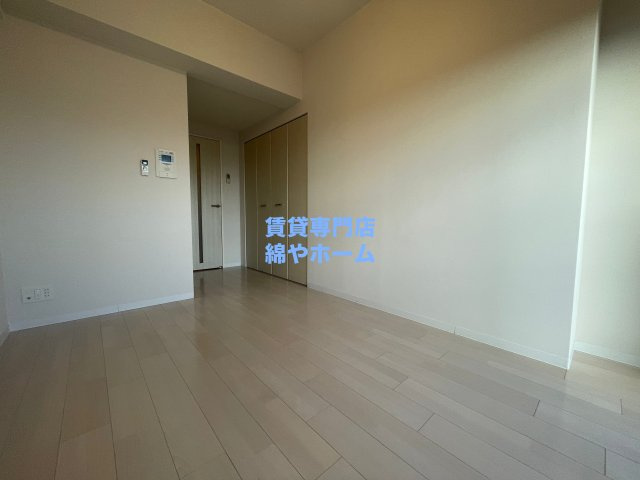 Luxe難波西Ⅲの洋室|ゆったりした洋室です