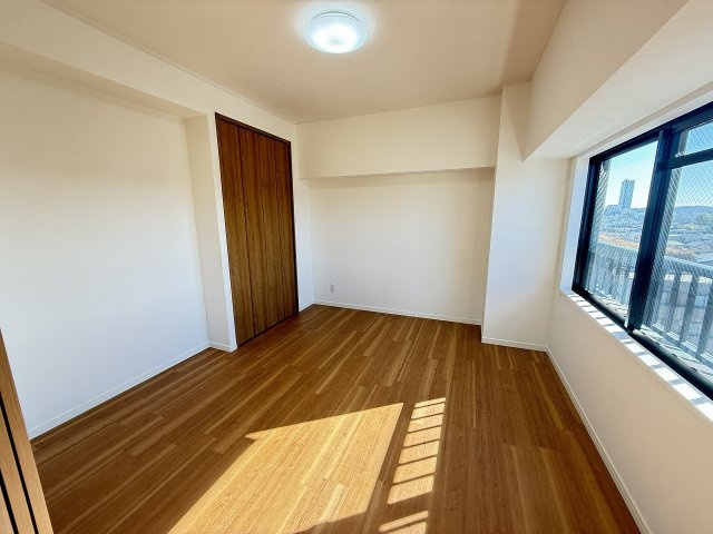 ドミール八王子の居間・リビング|～収納力の高いクローゼット完備～