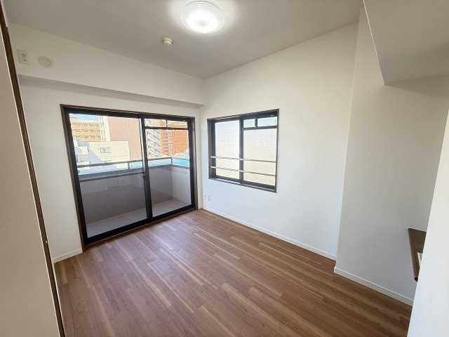 ドミール八王子の子供部屋|～バルコニーに面している5.3帖の洋室です～