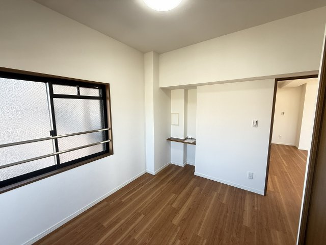 ドミール八王子の洋室|～洋室には備付けのカウンターがあります～