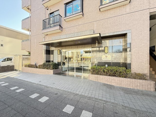 ドミール八王子のエントランス|～管理形態は全部委託式　キレイにメンテナンスされているマンションです～