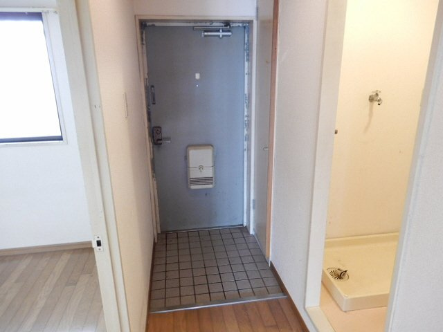 シャトー第一土山の玄関