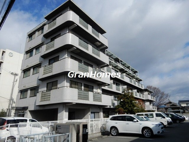 シャトー第一土山の外観
