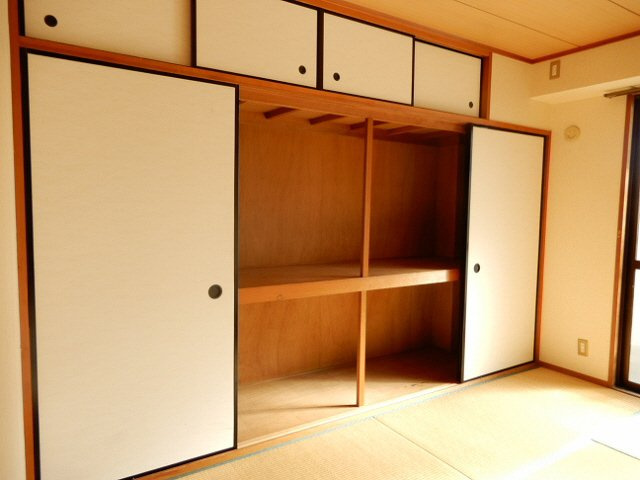シャトー第一土山の収納