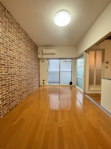 ボヌールエイワの居間・リビング