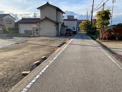 【前面道路含む現地写真】 | 本江字谷知A売地
