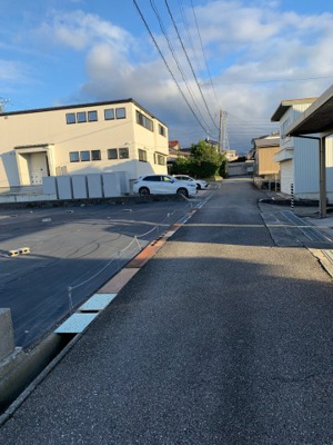 【前面道路含む現地写真】 | 本江字谷知A売地