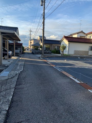 【前面道路含む現地写真】 | 本江字谷知A売地