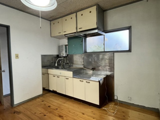 【内装】 | クレストⅢB | 明るい色調の室内です