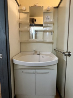 【洗面所】 | クレストⅢB | 忙しい朝には欠かせない洗面所です