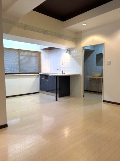 ◆駅まで徒歩４分◆２００７年３月室内リフォーム歴ありで美室◆開放感のある１ＬＤＫ◆コーポ円座のキッチン|キッチン