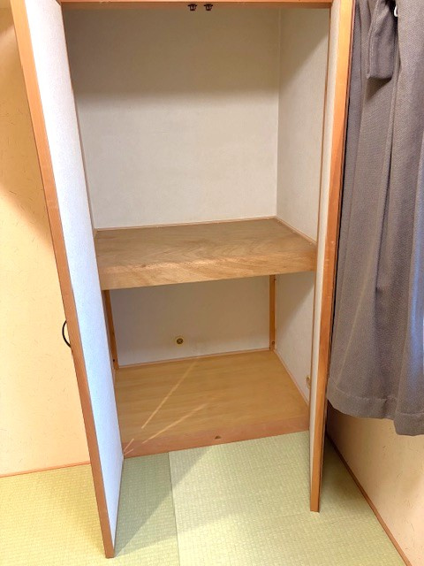 ◆駅まで徒歩４分◆２００７年３月室内リフォーム歴ありで美室◆開放感のある１ＬＤＫ◆コーポ円座の収納|押入