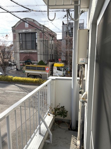 ◆駅まで徒歩４分◆２００７年３月室内リフォーム歴ありで美室◆開放感のある１ＬＤＫ◆コーポ円座のバルコニー|バルコニー