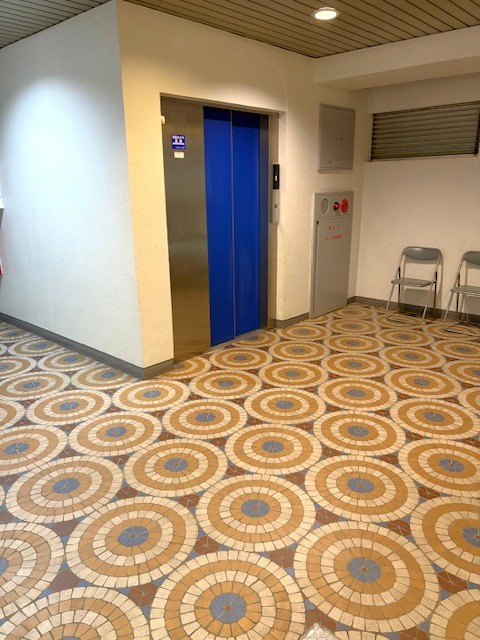 ◆駅まで徒歩４分◆２００７年３月室内リフォーム歴ありで美室◆開放感のある１ＬＤＫ◆コーポ円座のその他共用部分|エレベーター