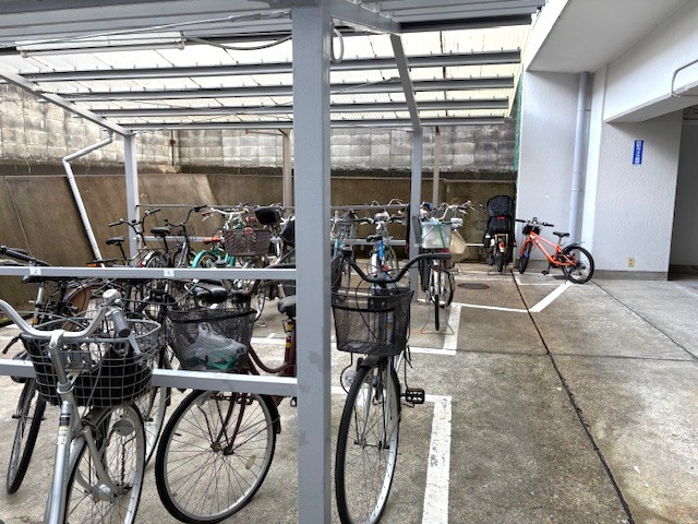 ◆駅まで徒歩４分◆２００７年３月室内リフォーム歴ありで美室◆開放感のある１ＬＤＫ◆コーポ円座の駐輪場|駐輪場