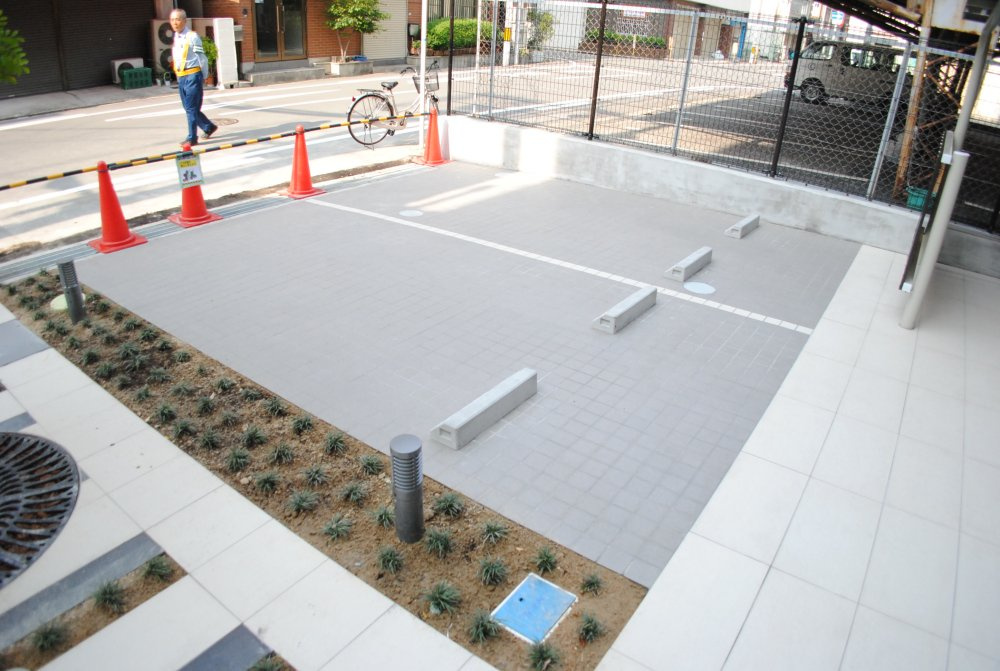 アスヴェル南森町の駐車場