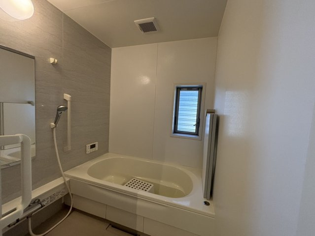 光の森　店舗付き住宅の浴室