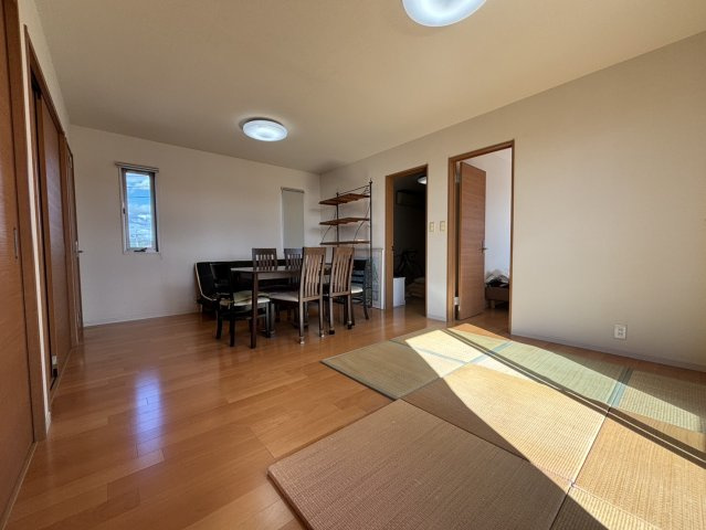 光の森　店舗付き住宅の洋室