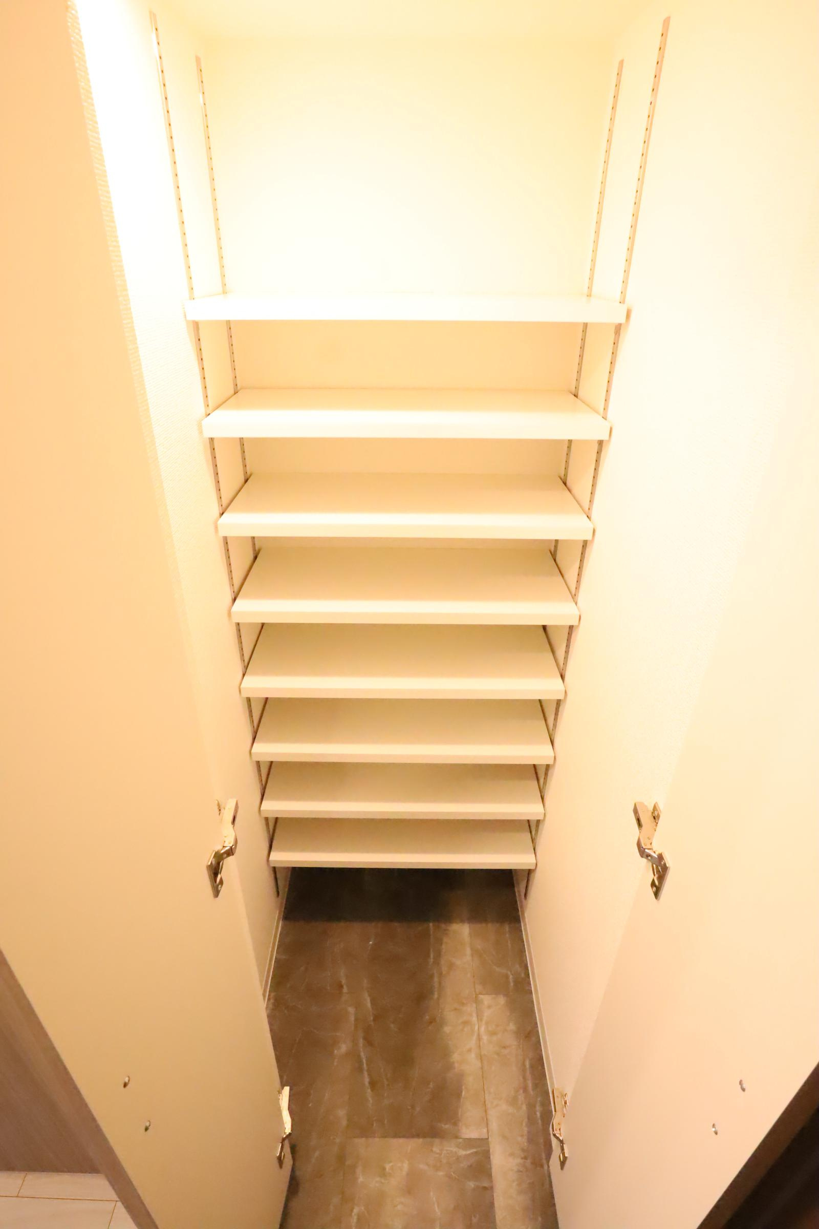 大阪市都島区都島中通１丁目の賃貸マンションの玄関