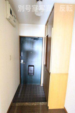 ハピネス八光の玄関