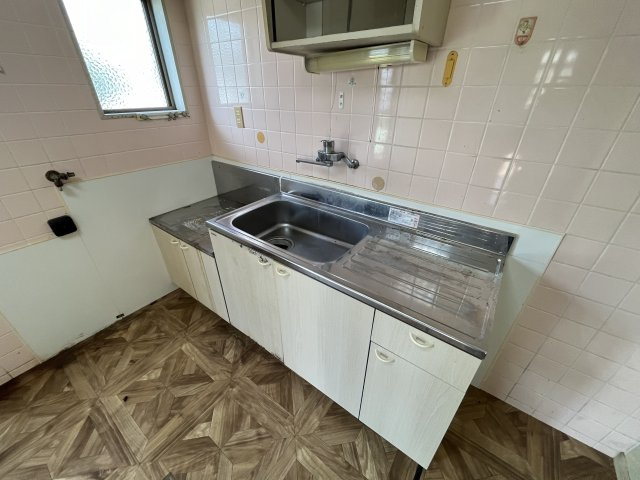 紀の川市桃山町最上・中古戸建・54627のキッチン