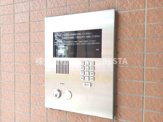 ベルフェリーク新神戸のエントランス