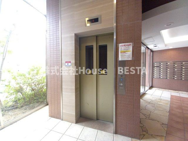 ベルフェリーク新神戸のロビー