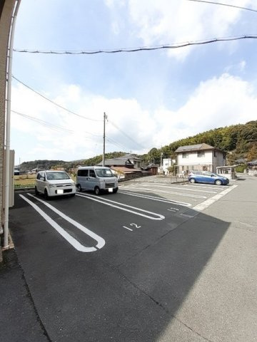 ブラッサム・ガーデンの駐車場