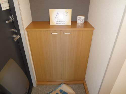 熊本市東区長嶺東８丁目のアパートの玄関