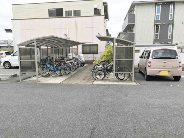 コム　アニモの駐車場