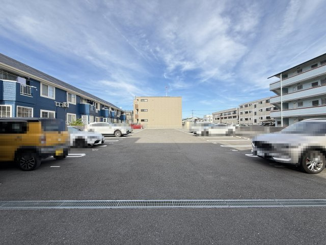 ベレオガーデンズ Miwaの駐車場